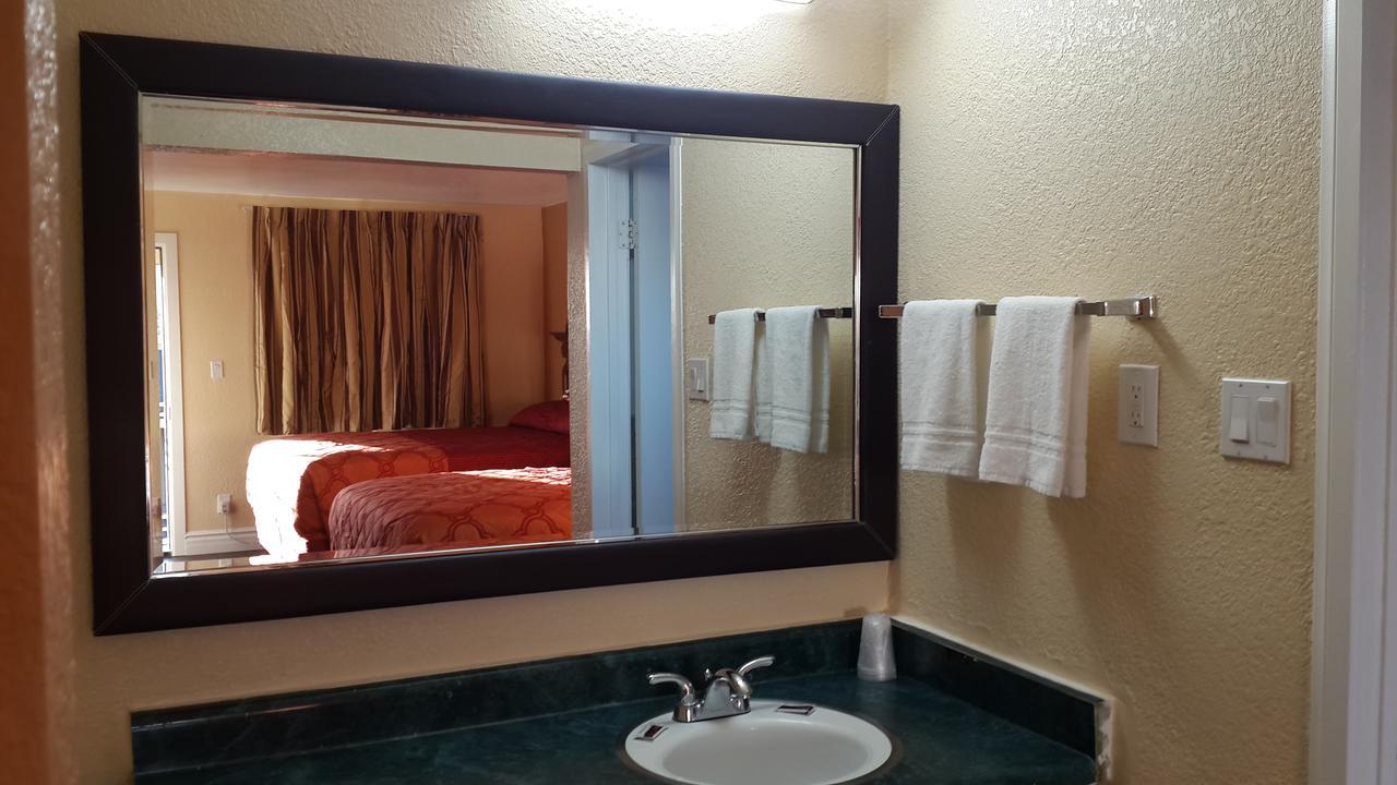 American Regency Motel 2*