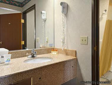 Days By Wyndham Airport 3*