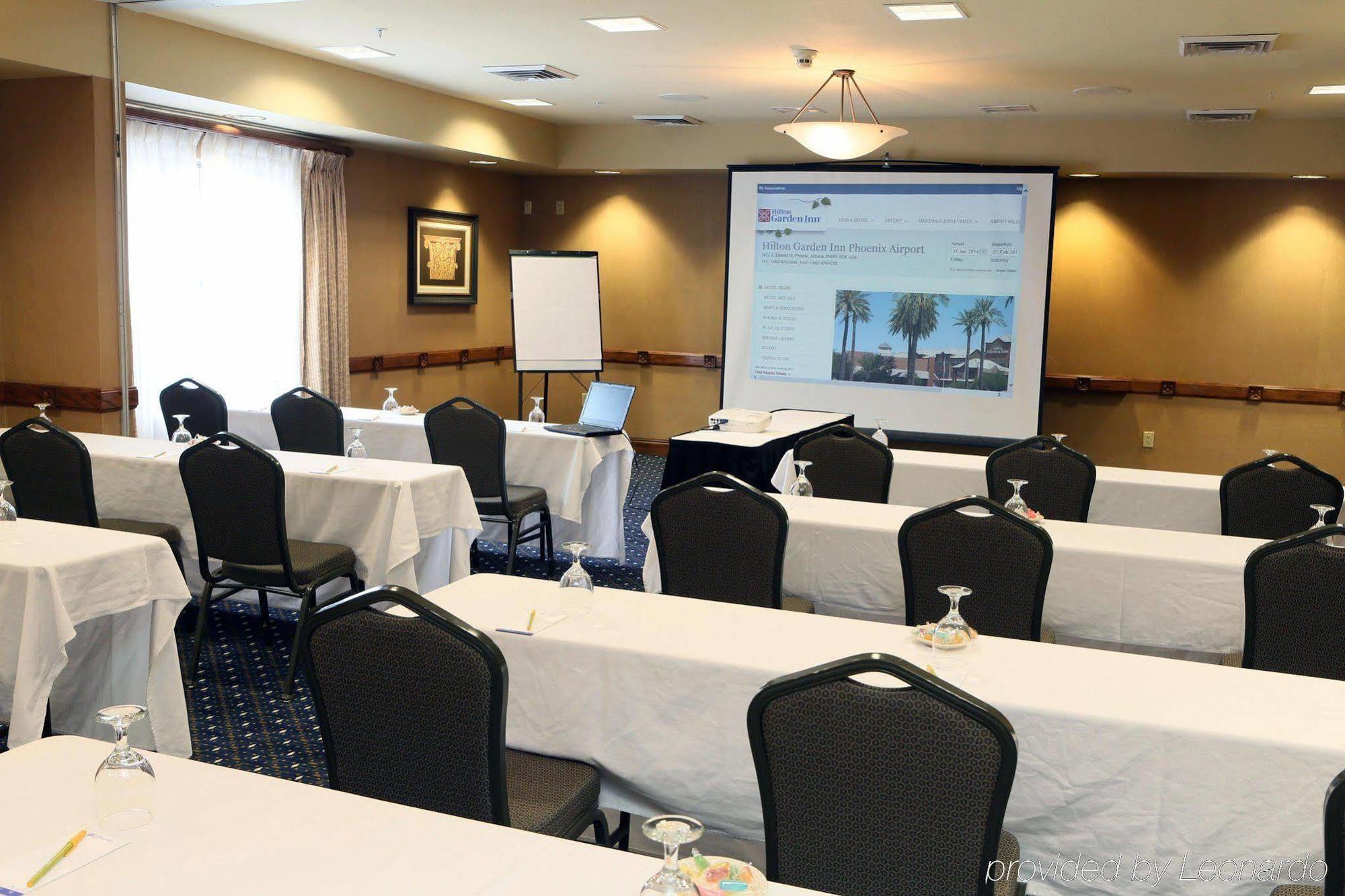 Hilton Garden Airport 3* Phoenix
