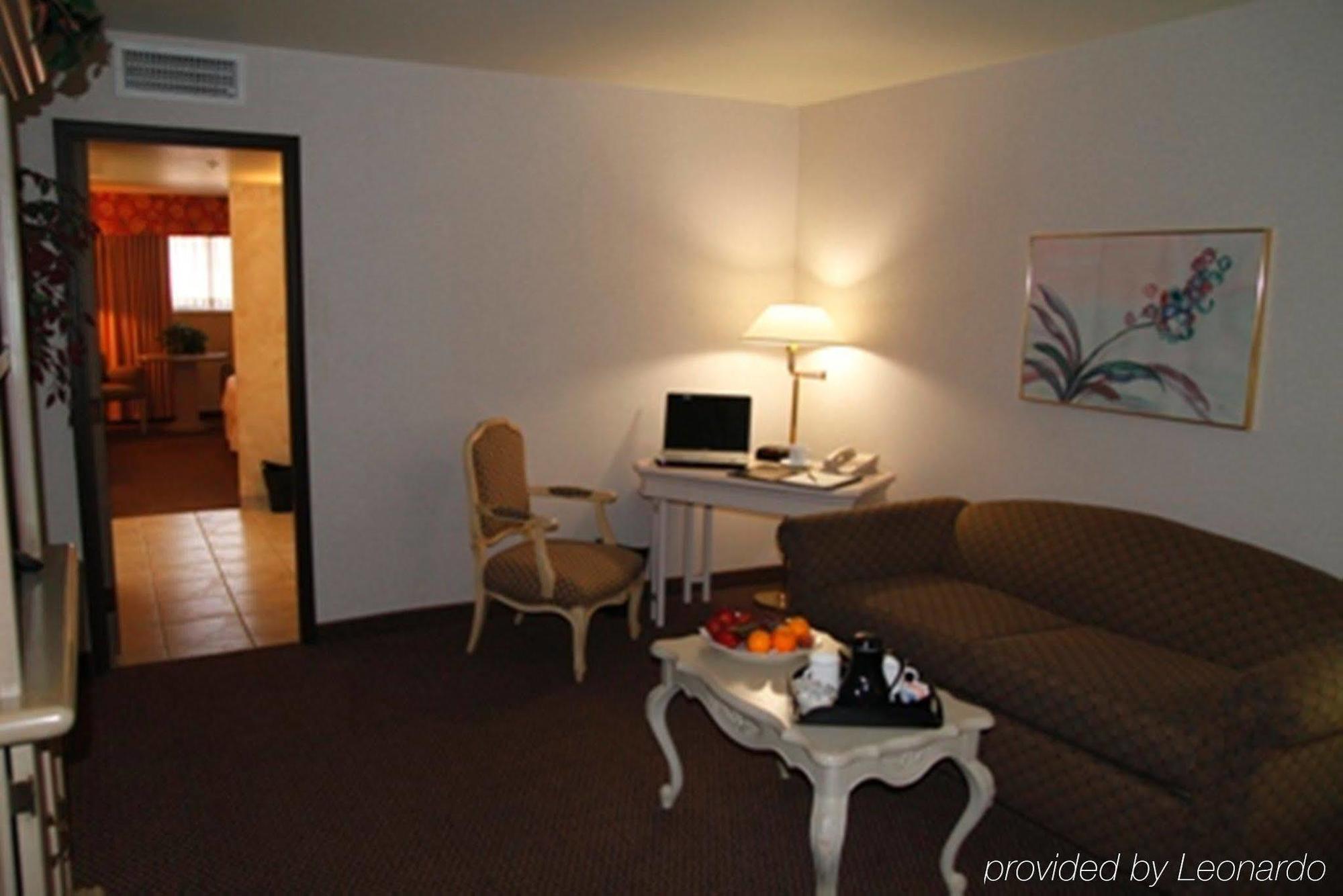 Hotel Ramada By Wyndham Viscount East Tucson