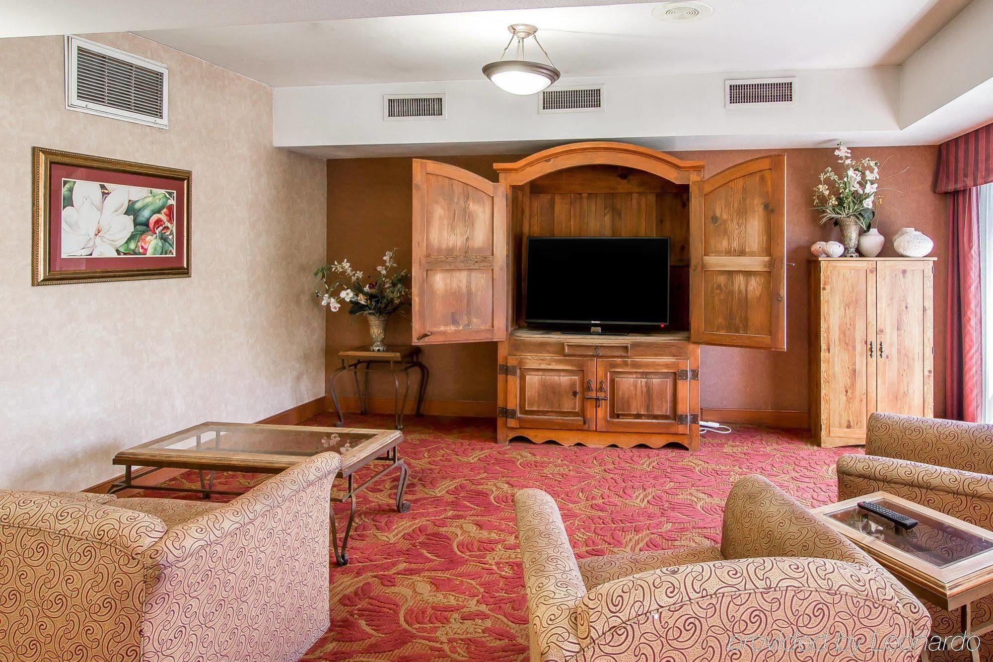 Comfort I-10 West At 51st Ave Inn
