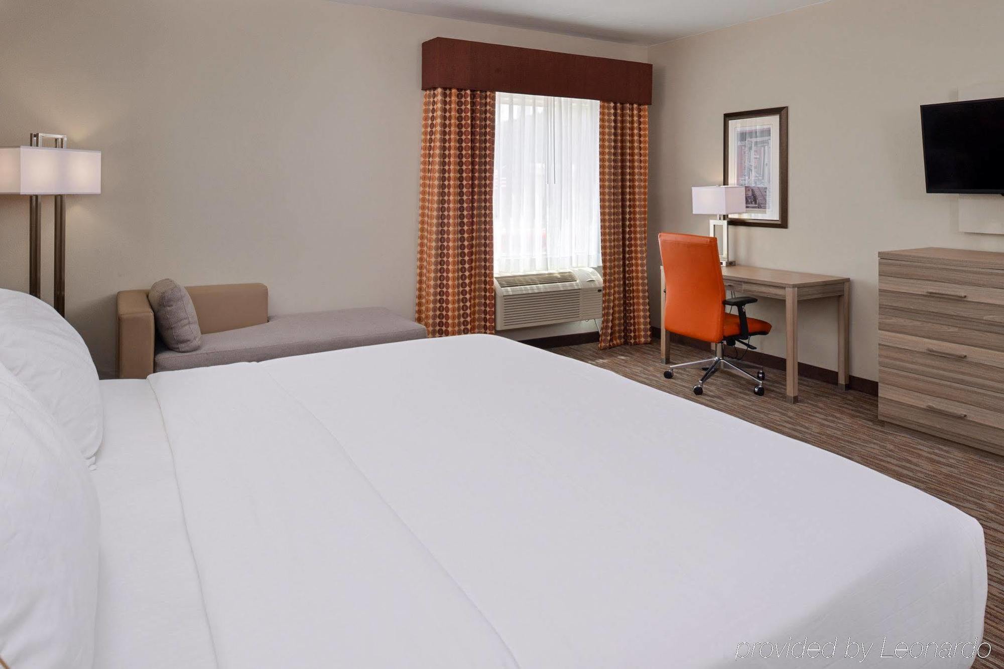Hotel Express & By Ihg