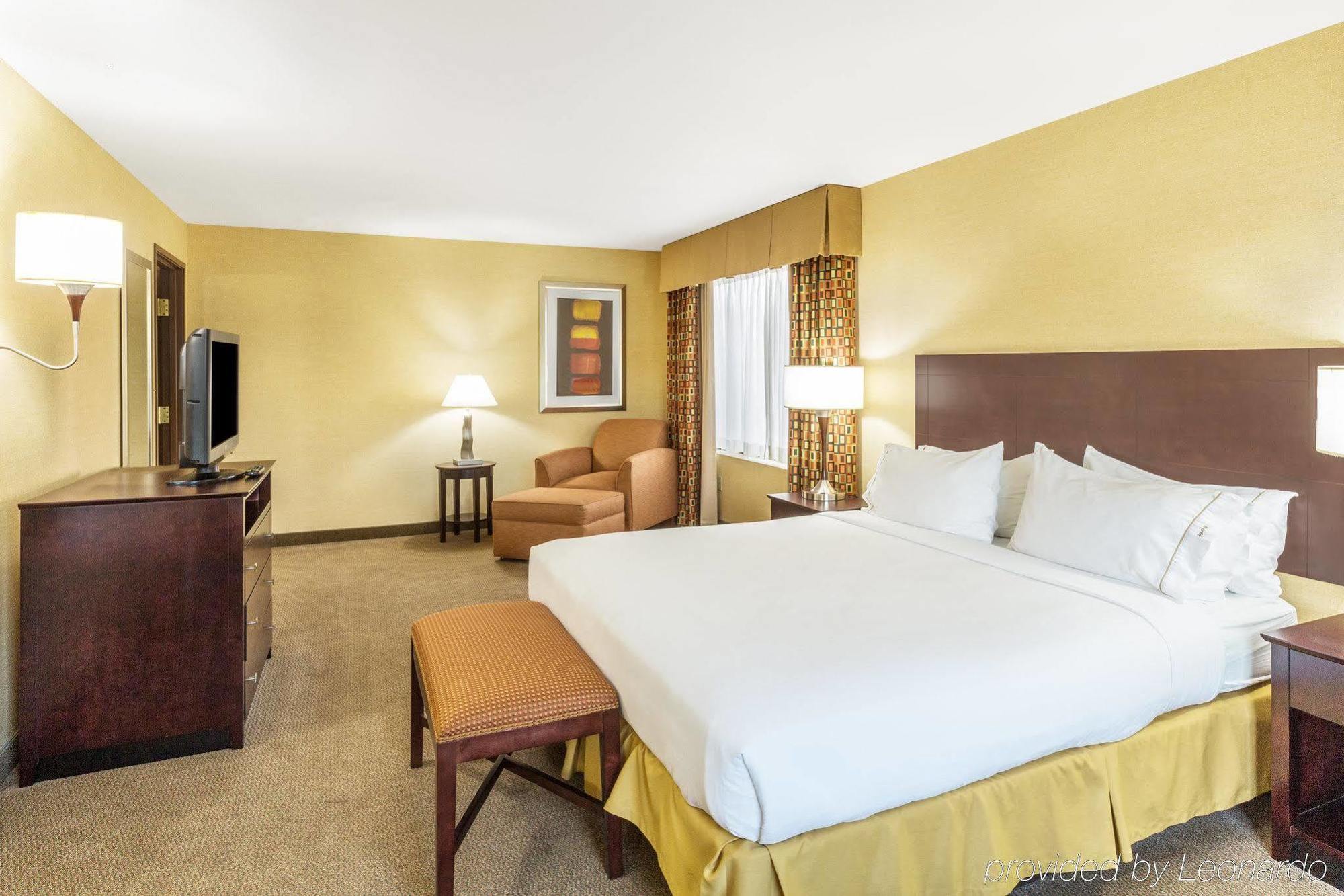 Hotel Candlewood By Ihg 3*