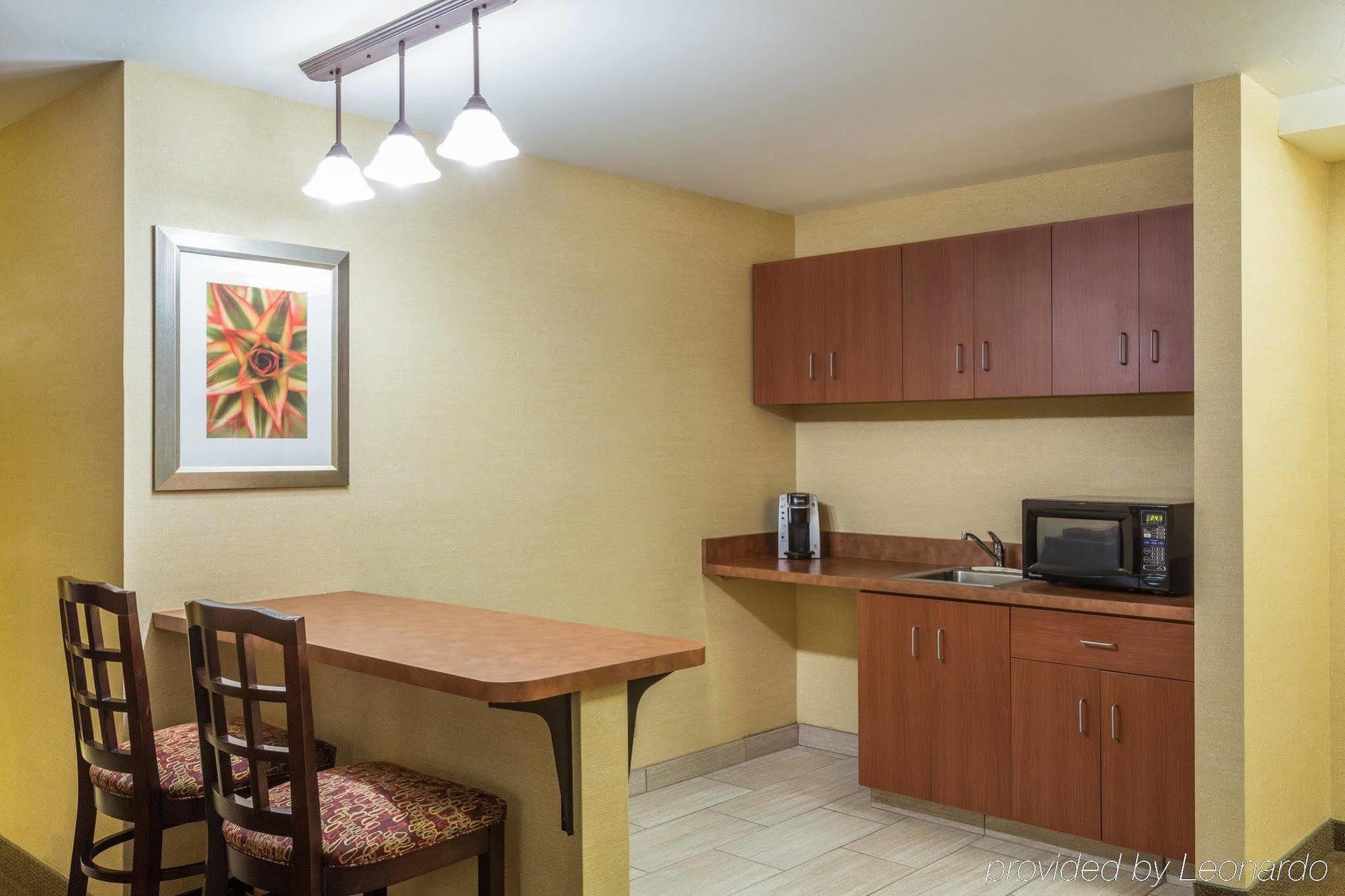 Candlewood By Ihg Hotel