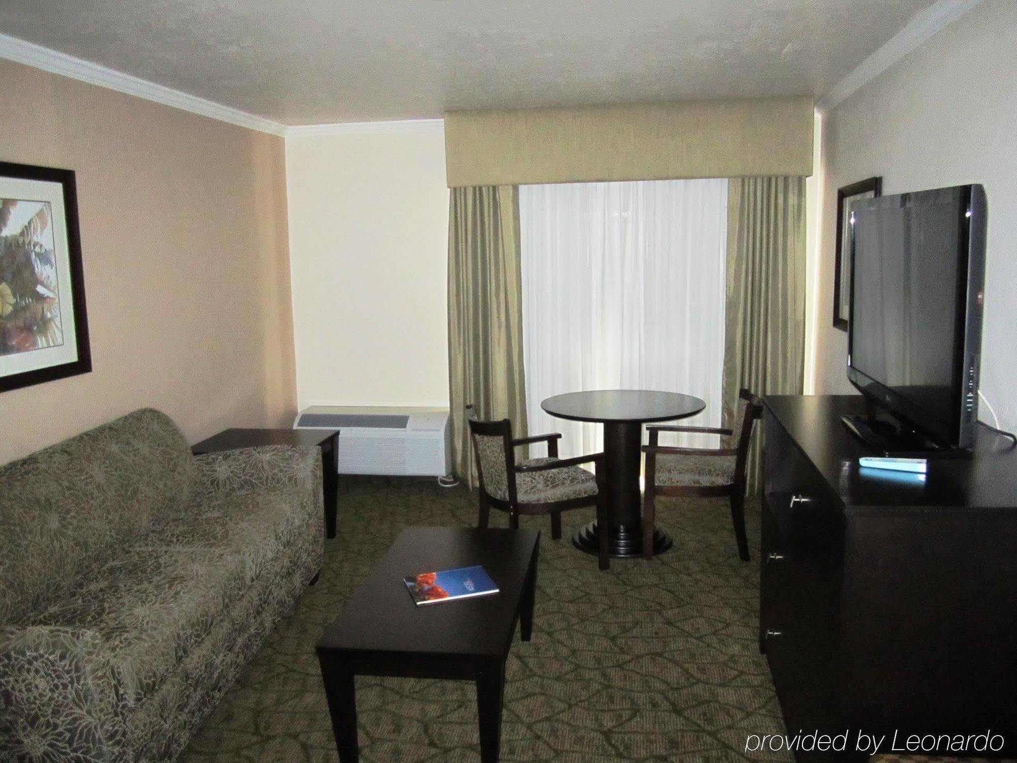 Wyndham Airport & Conference Center