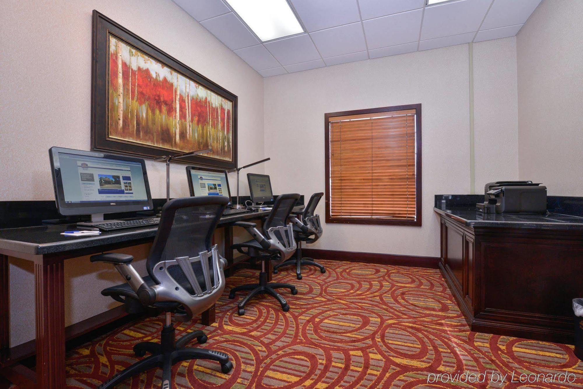 Wyndham Airport & Conference Center Hotel