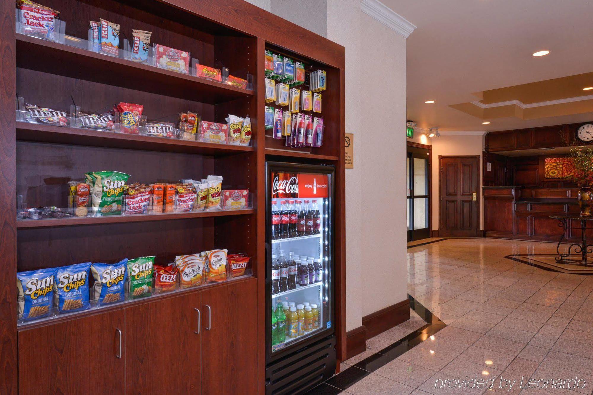 Hotel Wyndham Airport & Conference Center 3*