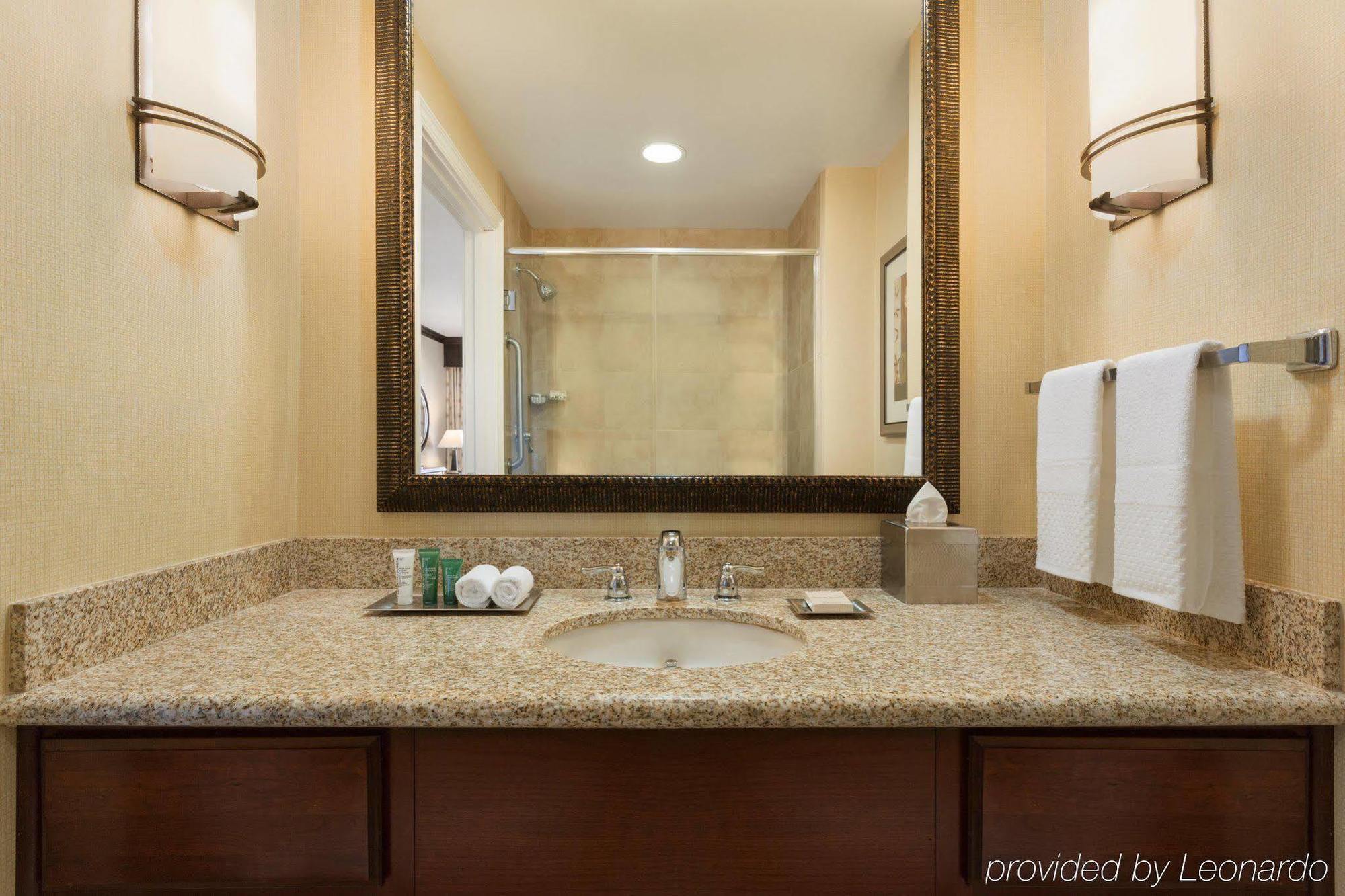 Hilton Phoenix 4*