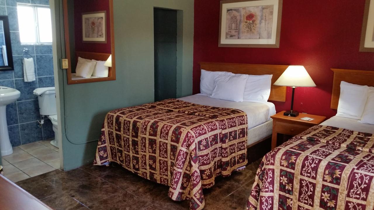 El Rancho Hotel 2*