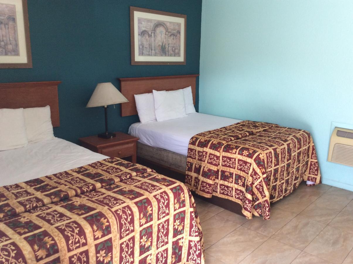 Hotel El Rancho 2*