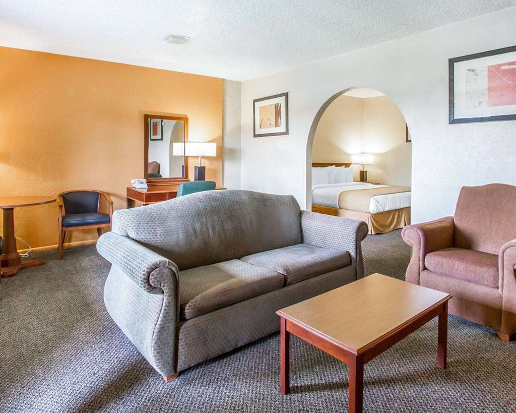 Quality & - Phoenix West Hotel