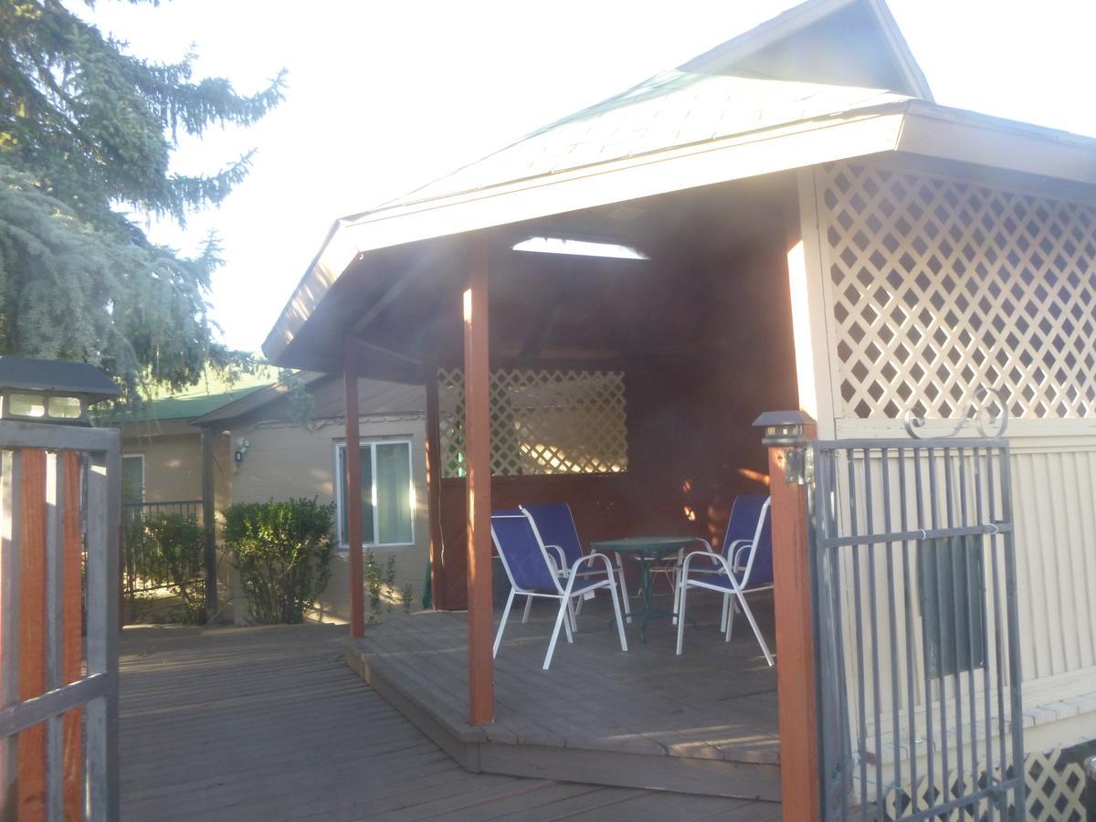 Motel Sierra 2*