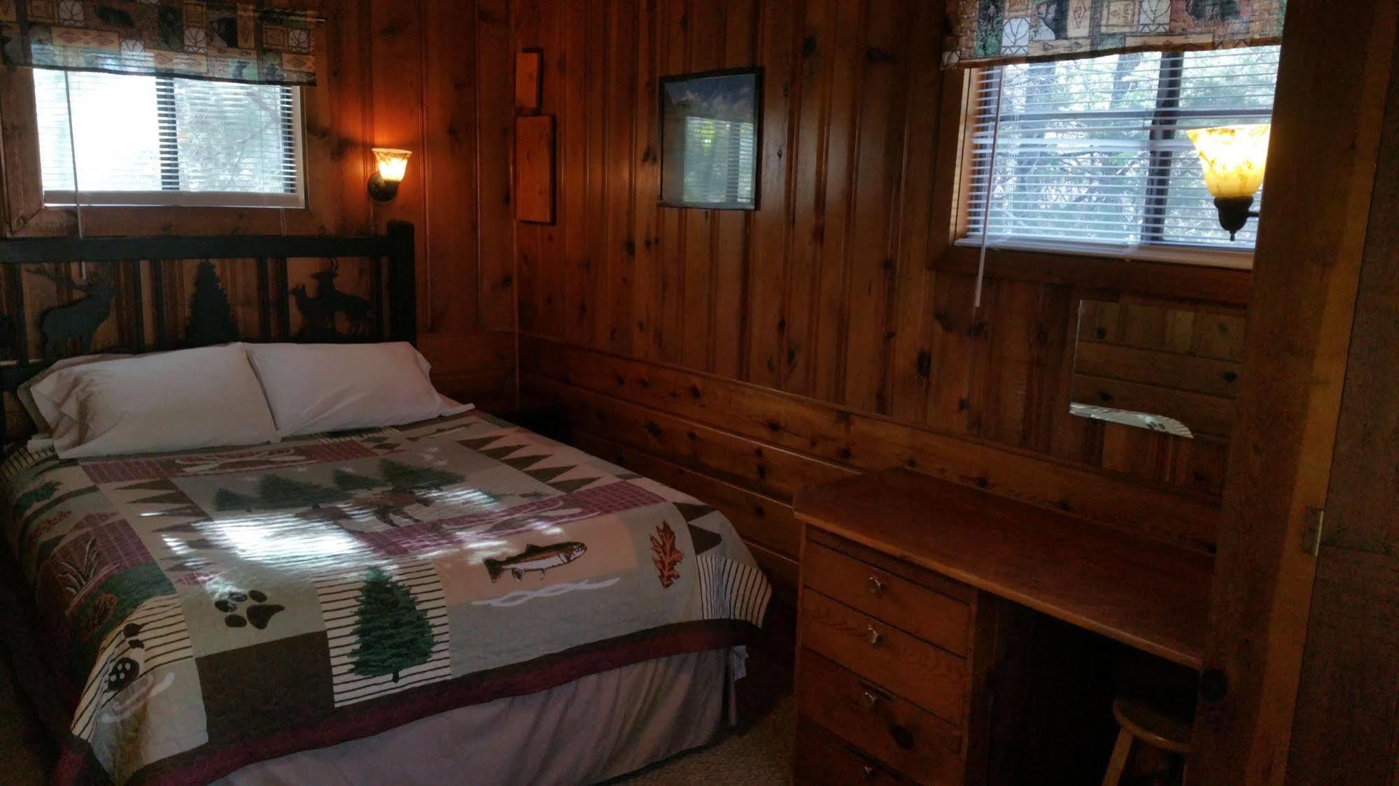 Lodge Hidden Rest Cabins