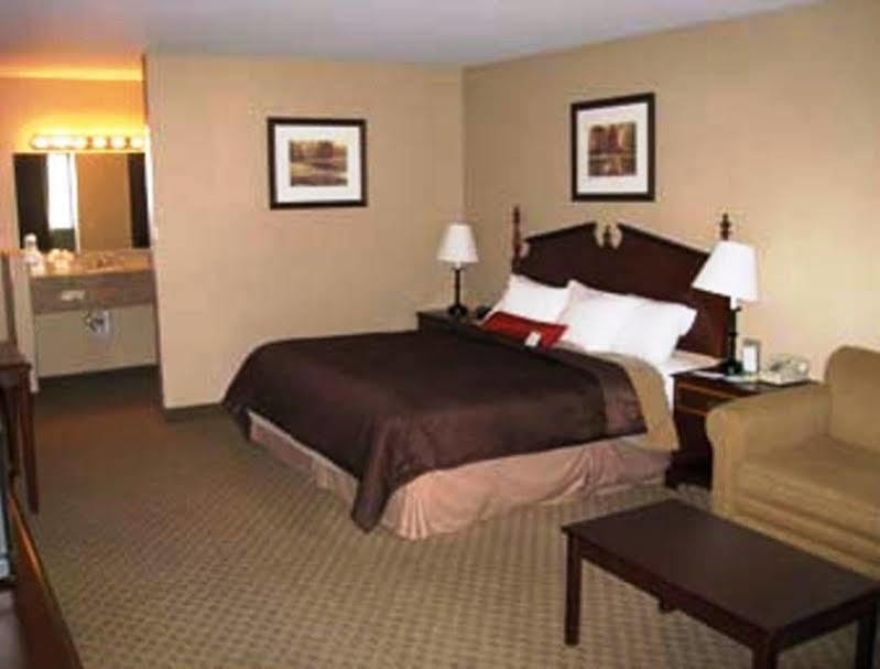 Days By Wyndham Show Show Low