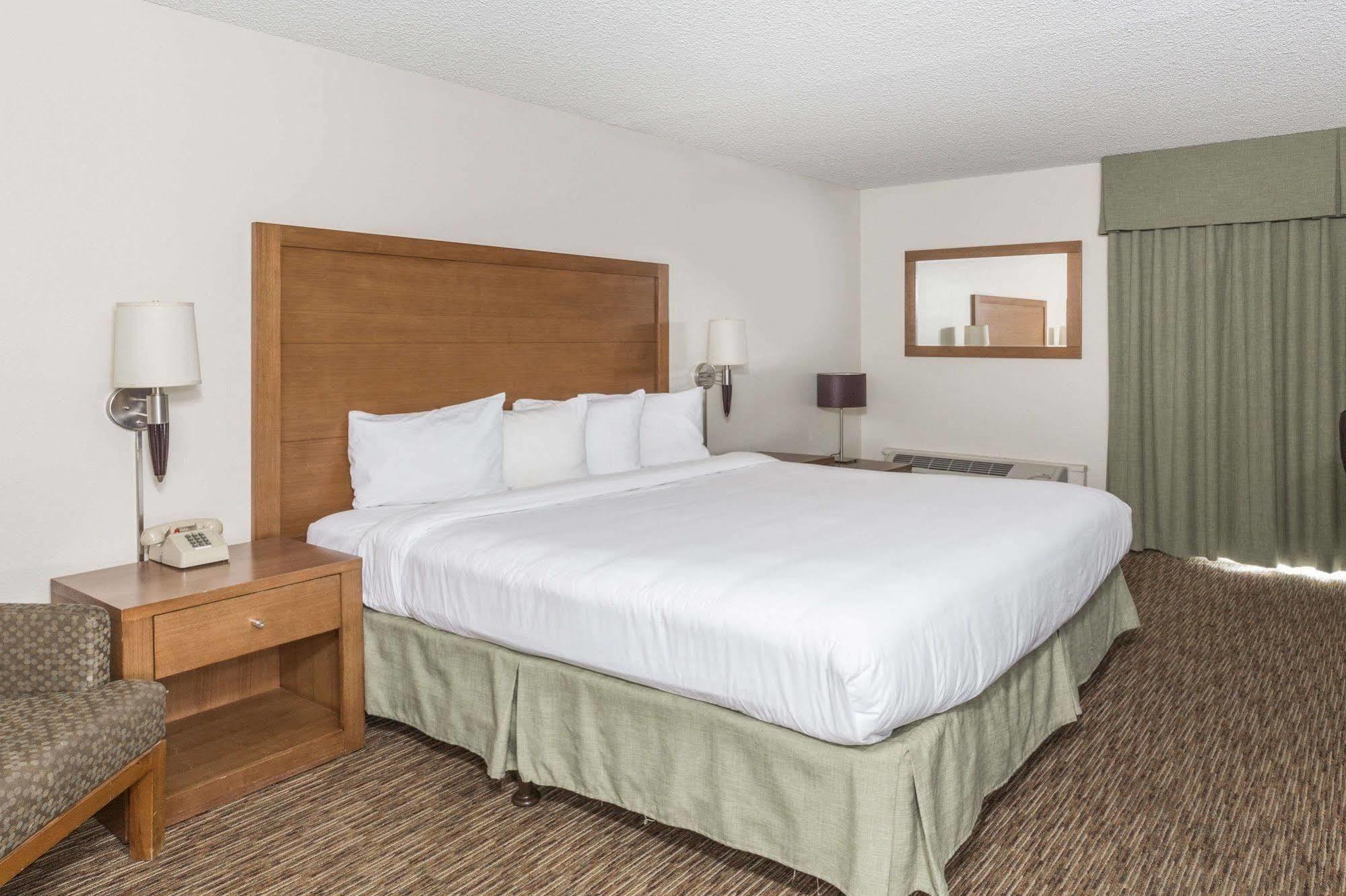 Days By Wyndham Glendale Area Peoria