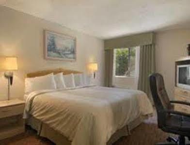 Hotel Days By Wyndham Glendale Area