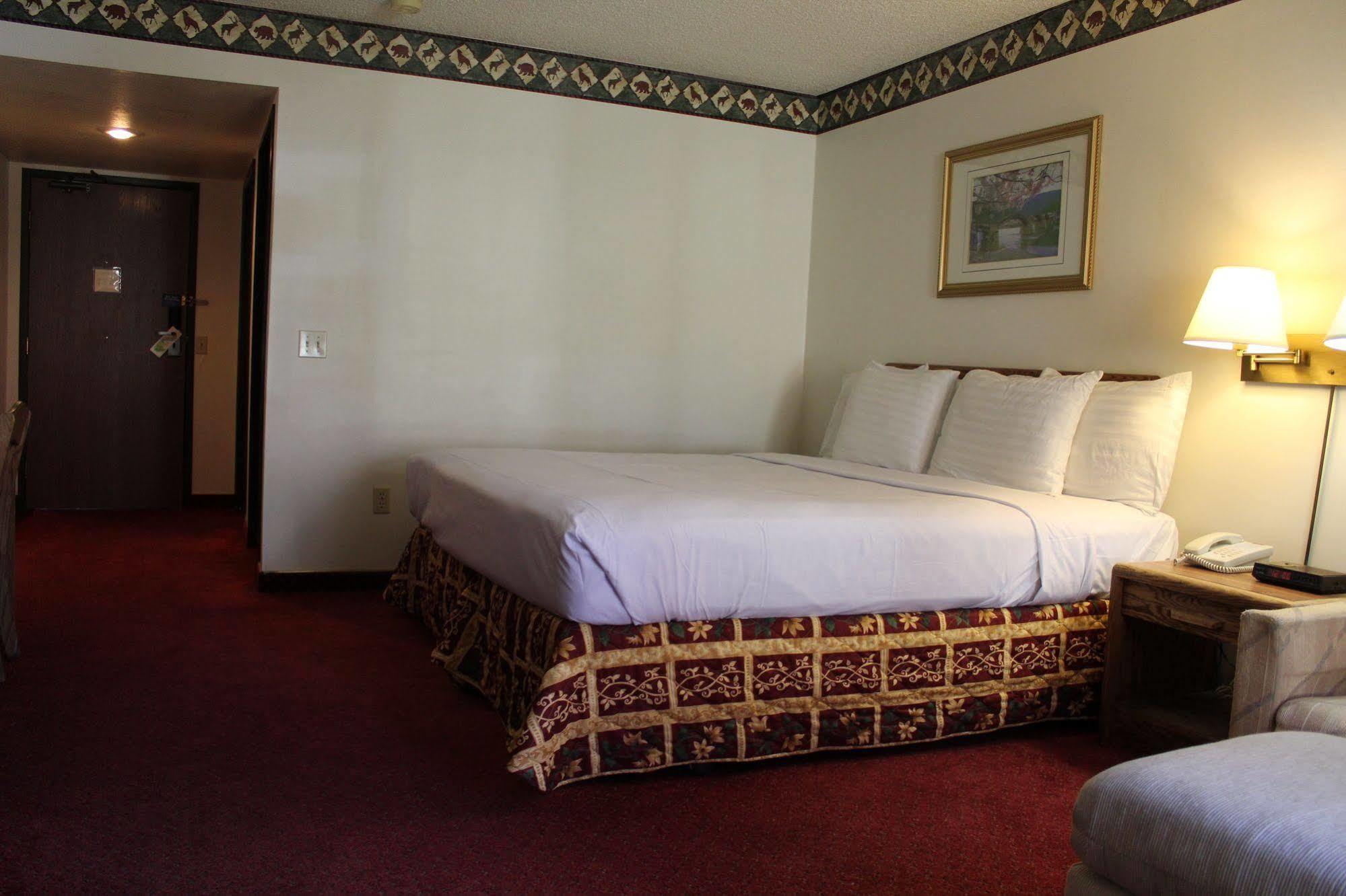 Comfort & Pinetop Show 2* Lakeside