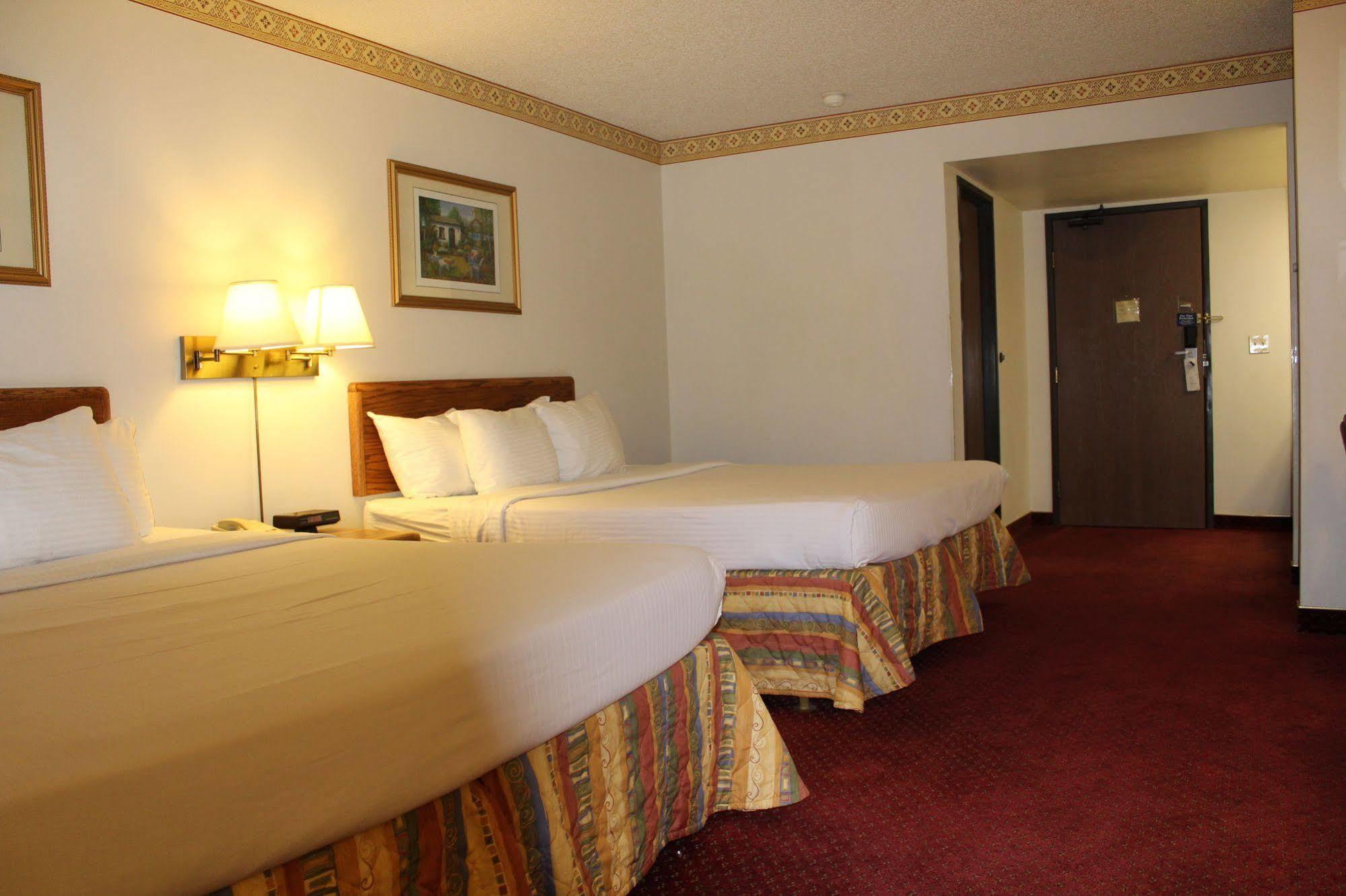 Comfort & Pinetop Show Hotel Lakeside