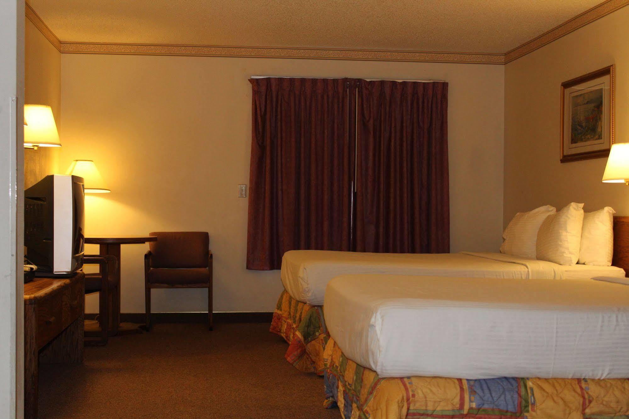Hotel Comfort & Pinetop Show 2*