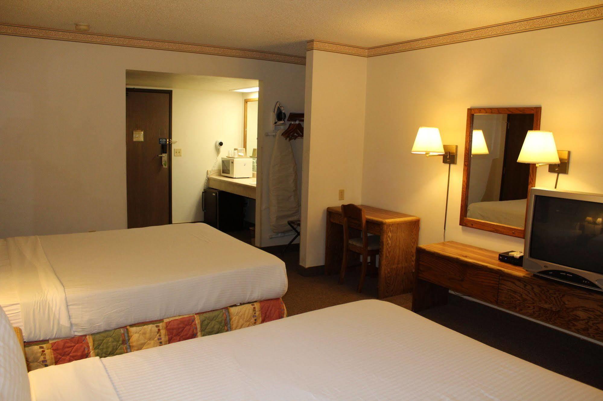 Hotel Comfort & Pinetop Show