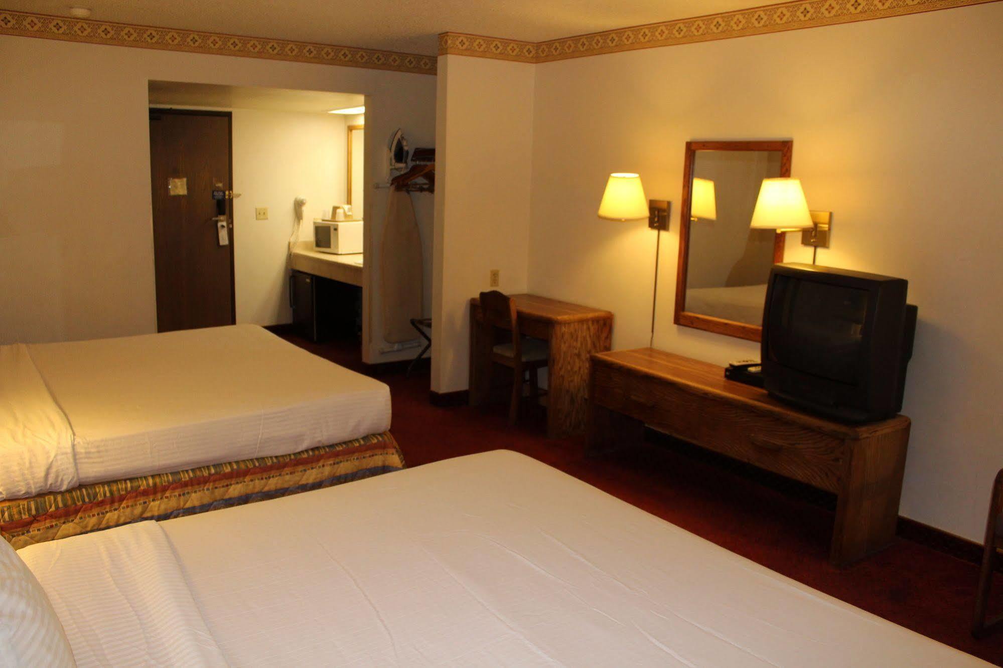 Comfort & Pinetop Show Hotel