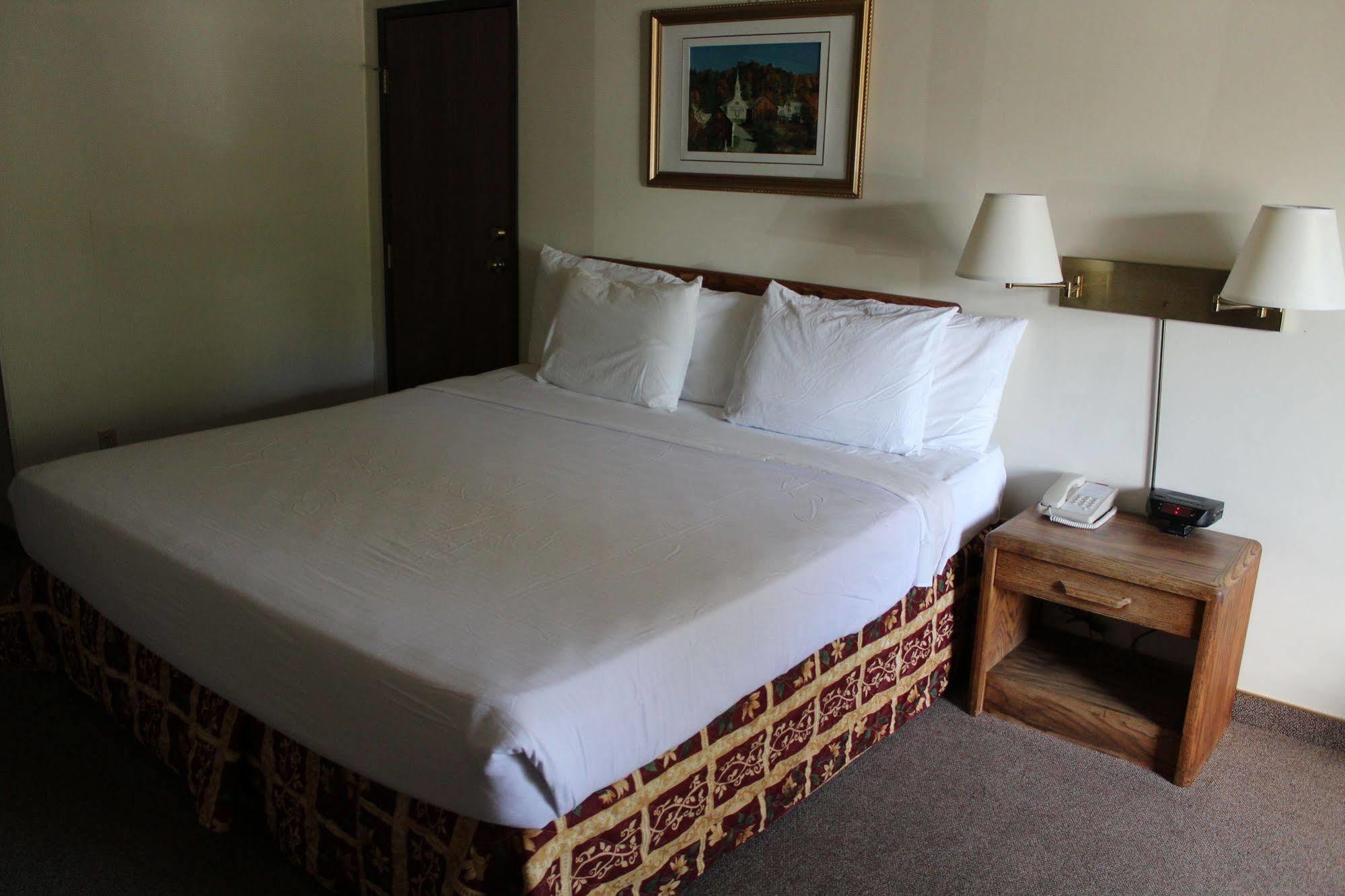 Comfort & Pinetop Show 2*