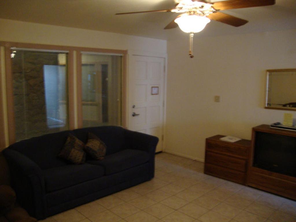 Hotel Roundhouse 3*