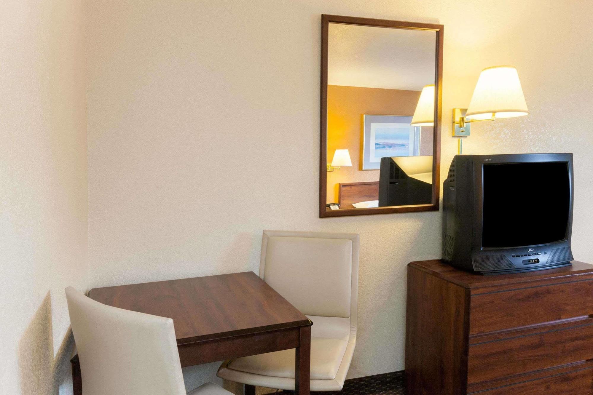 Country & By Radisson, Downtown, Az 3*