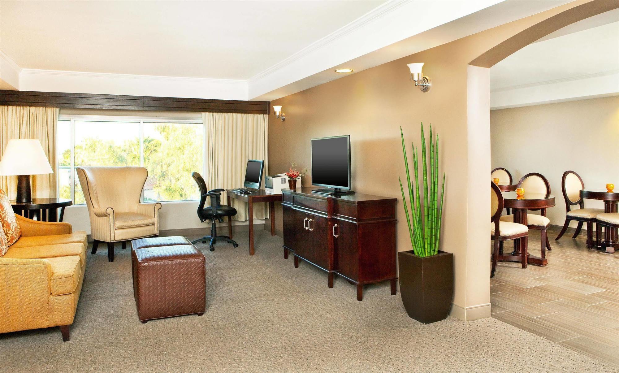 Wyndham Phoenix Airport - 3* Tempe