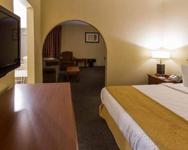 Quality & - Phoenix West Hotel