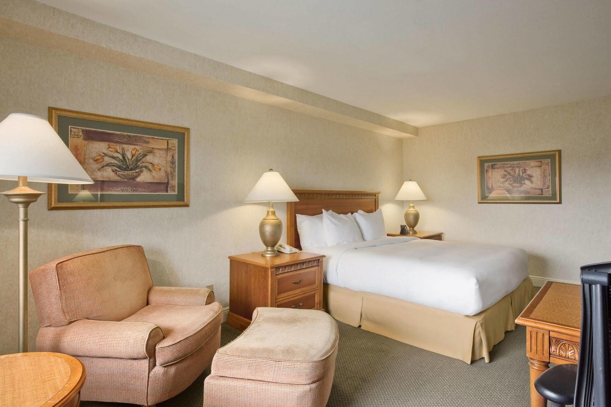 Hilton East Hotel