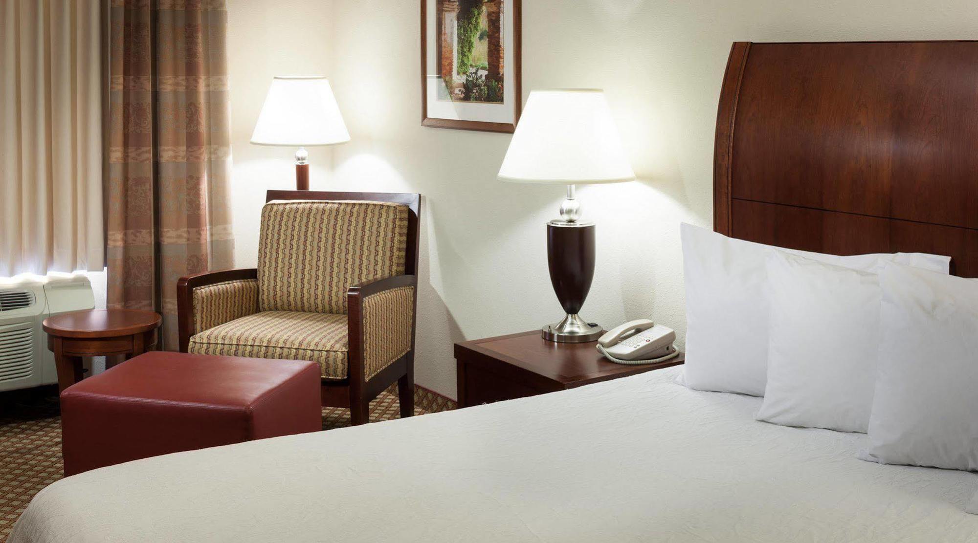 Hilton Garden Airport 3*