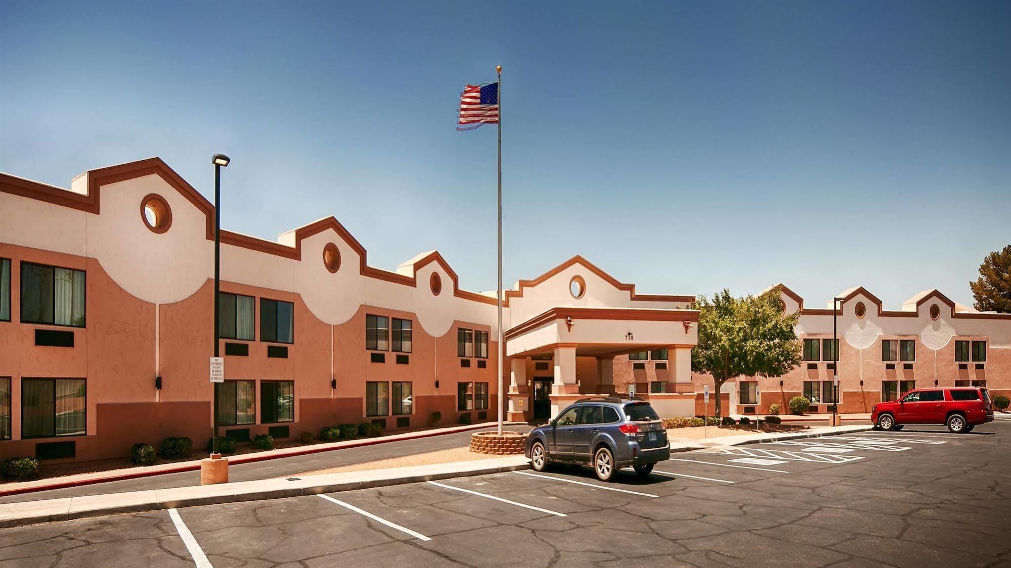 Western View Of Powell Hotel