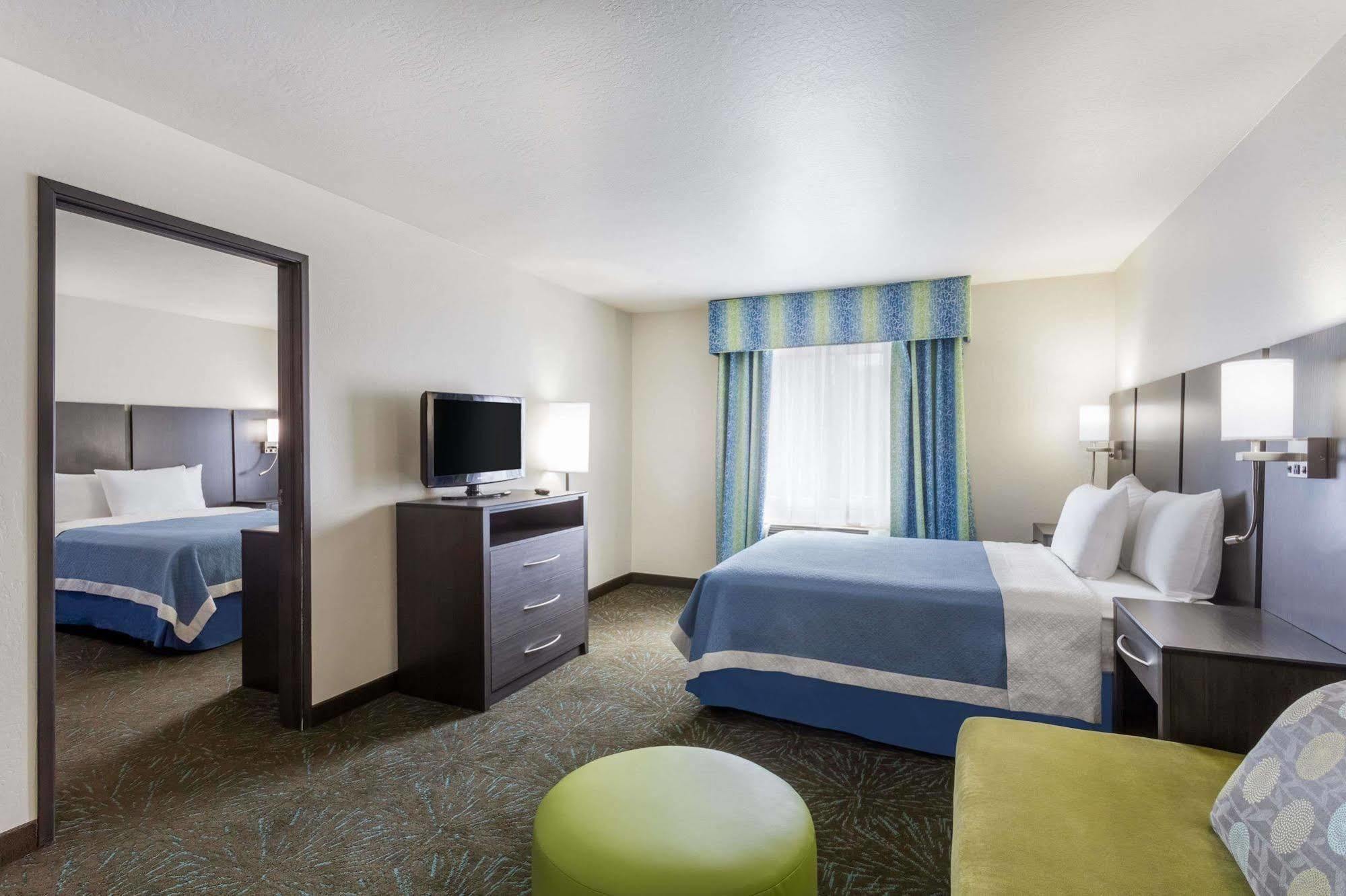 Hotel Days & By Wyndham East 3*
