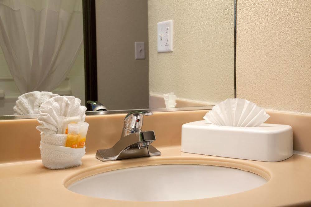 Days & By Wyndham East Hotel 3*