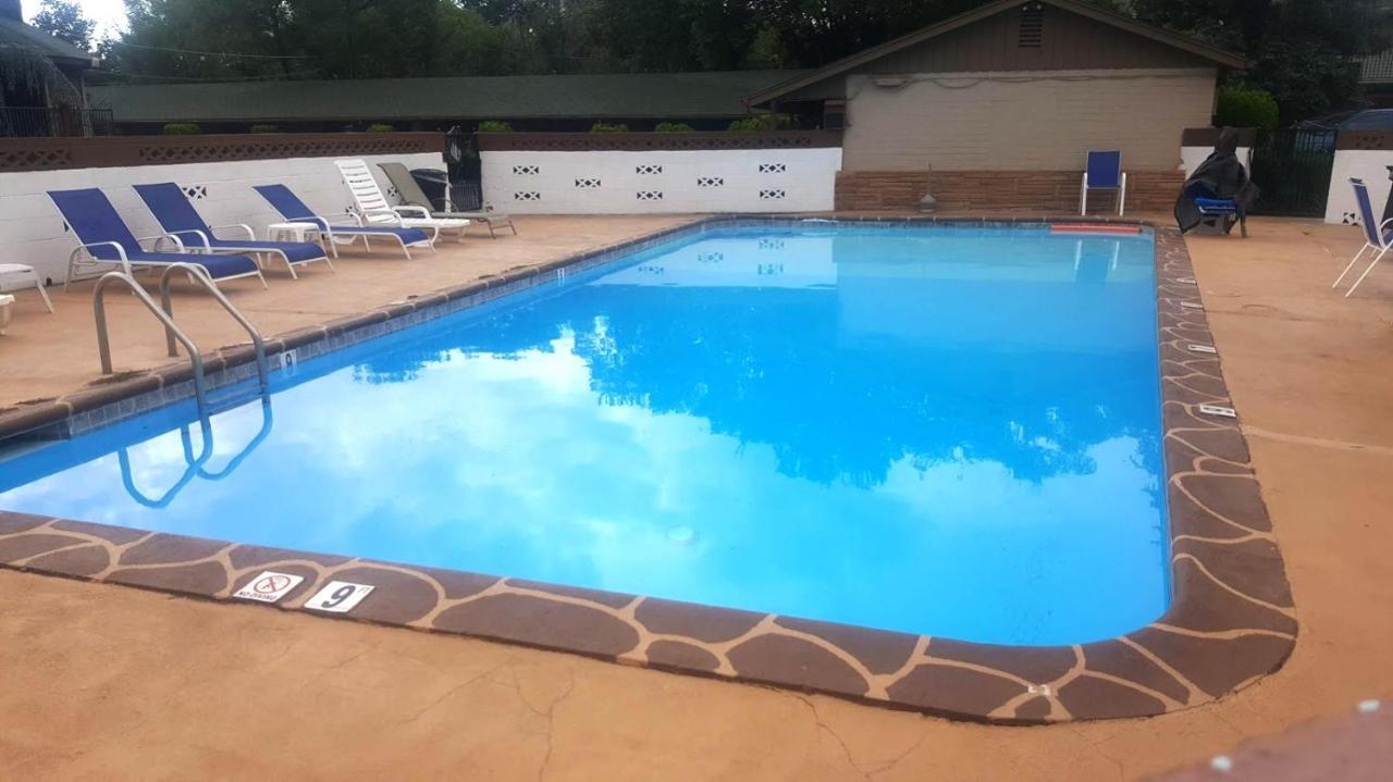 Sierra Motel
