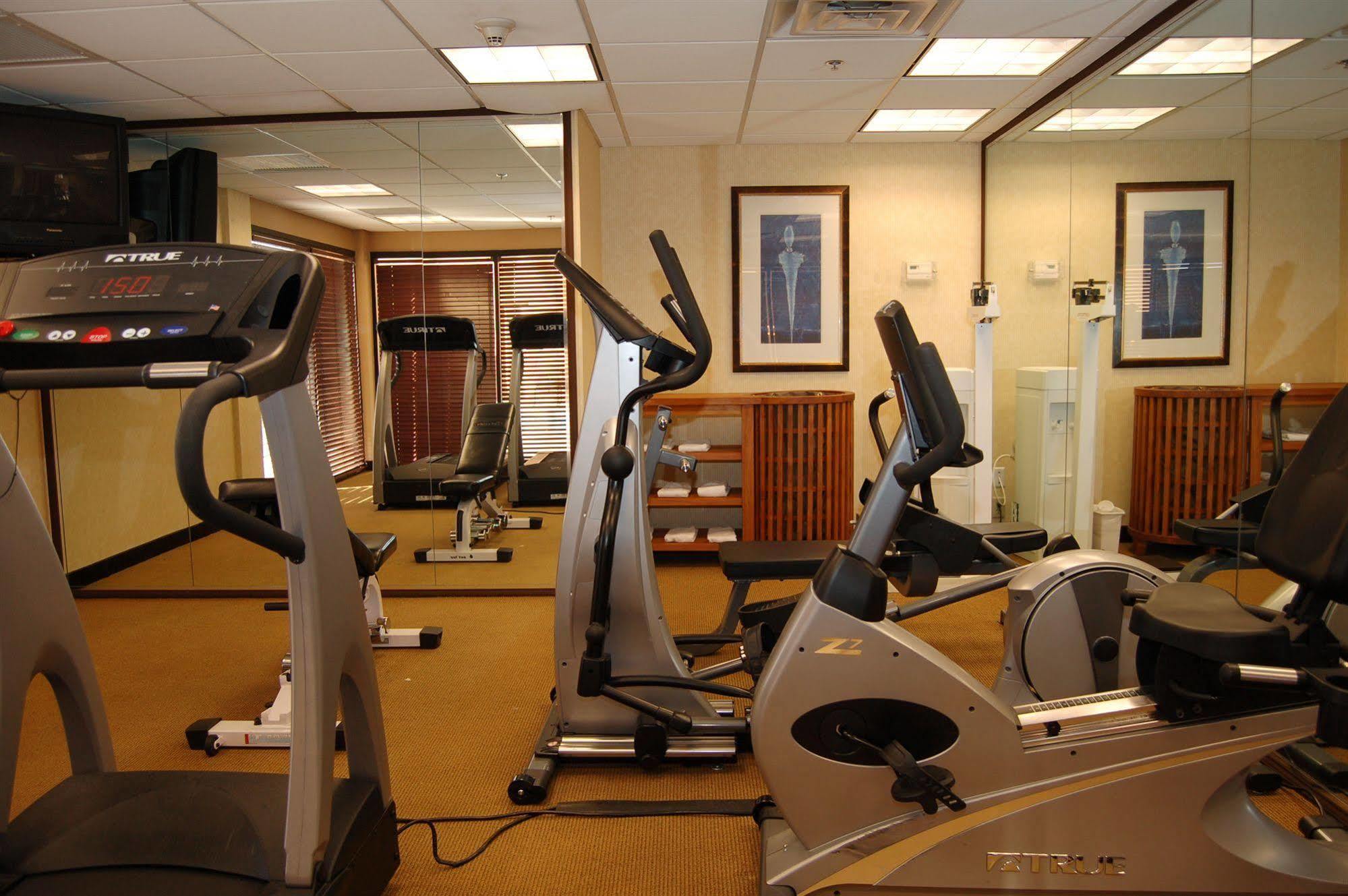 Hotel Drury & Airport 3*
