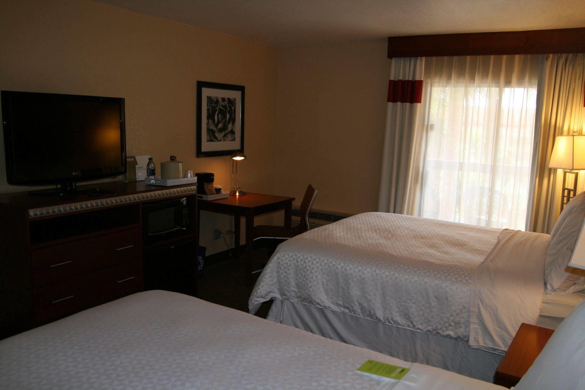 Four Points By Sheraton Airport Hotel 3*