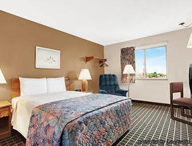 Super 8 By Wyndham Hotel