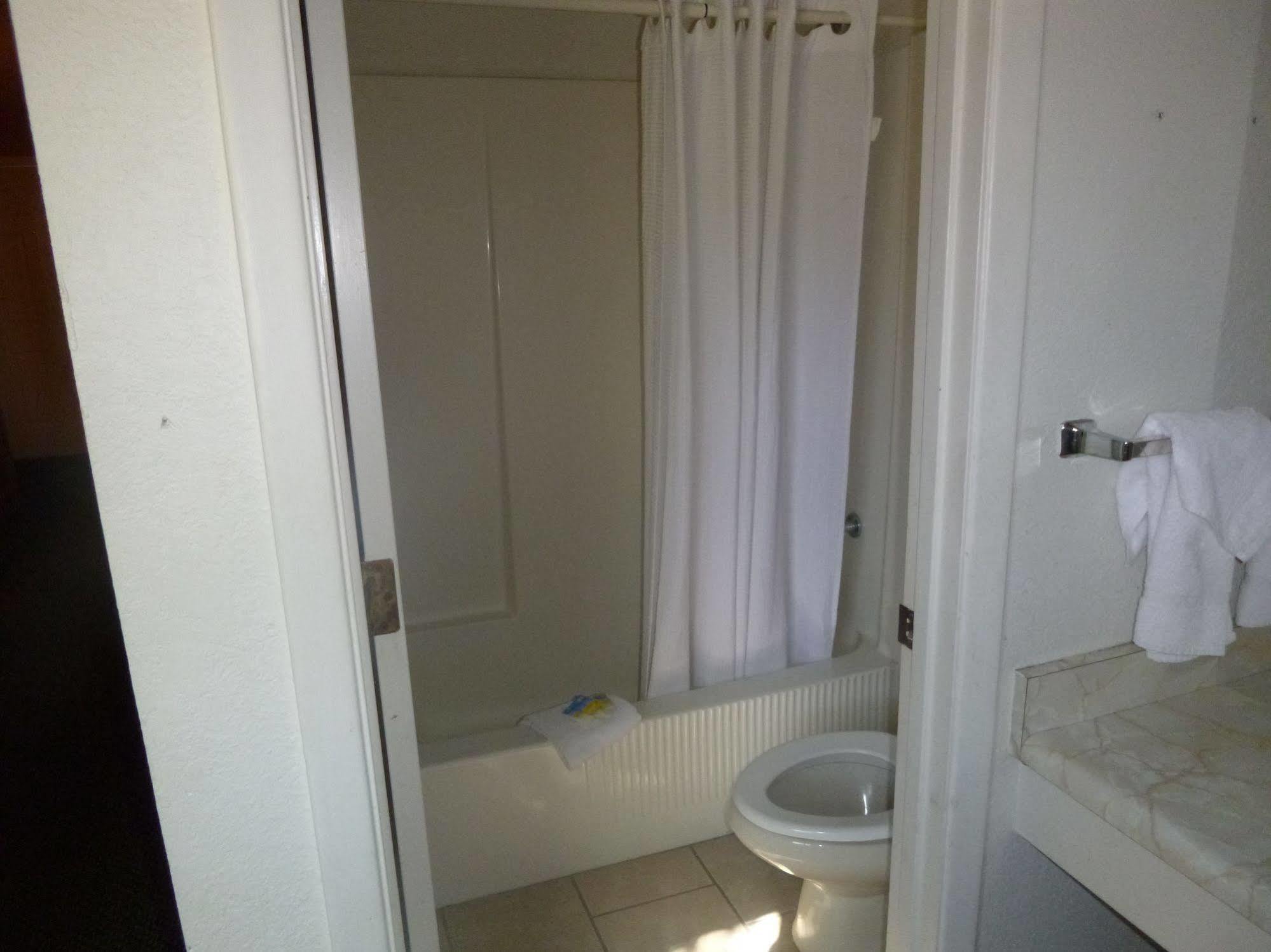 Sierra Motel 2*