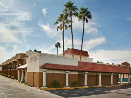 Hotel 6 Az Near Downtown & Sloan Park