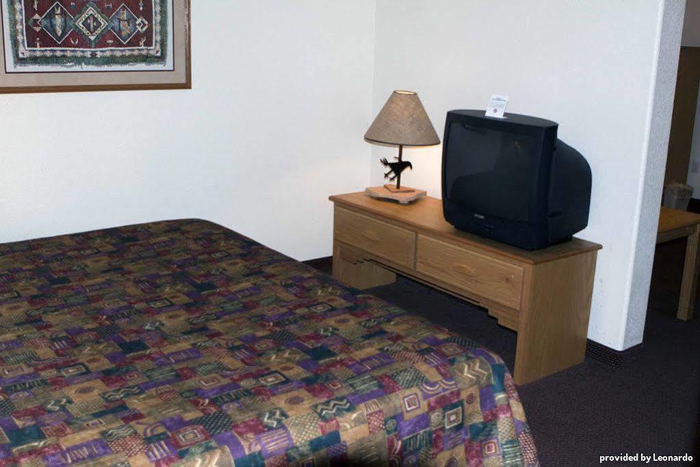Western & Hotel 3*