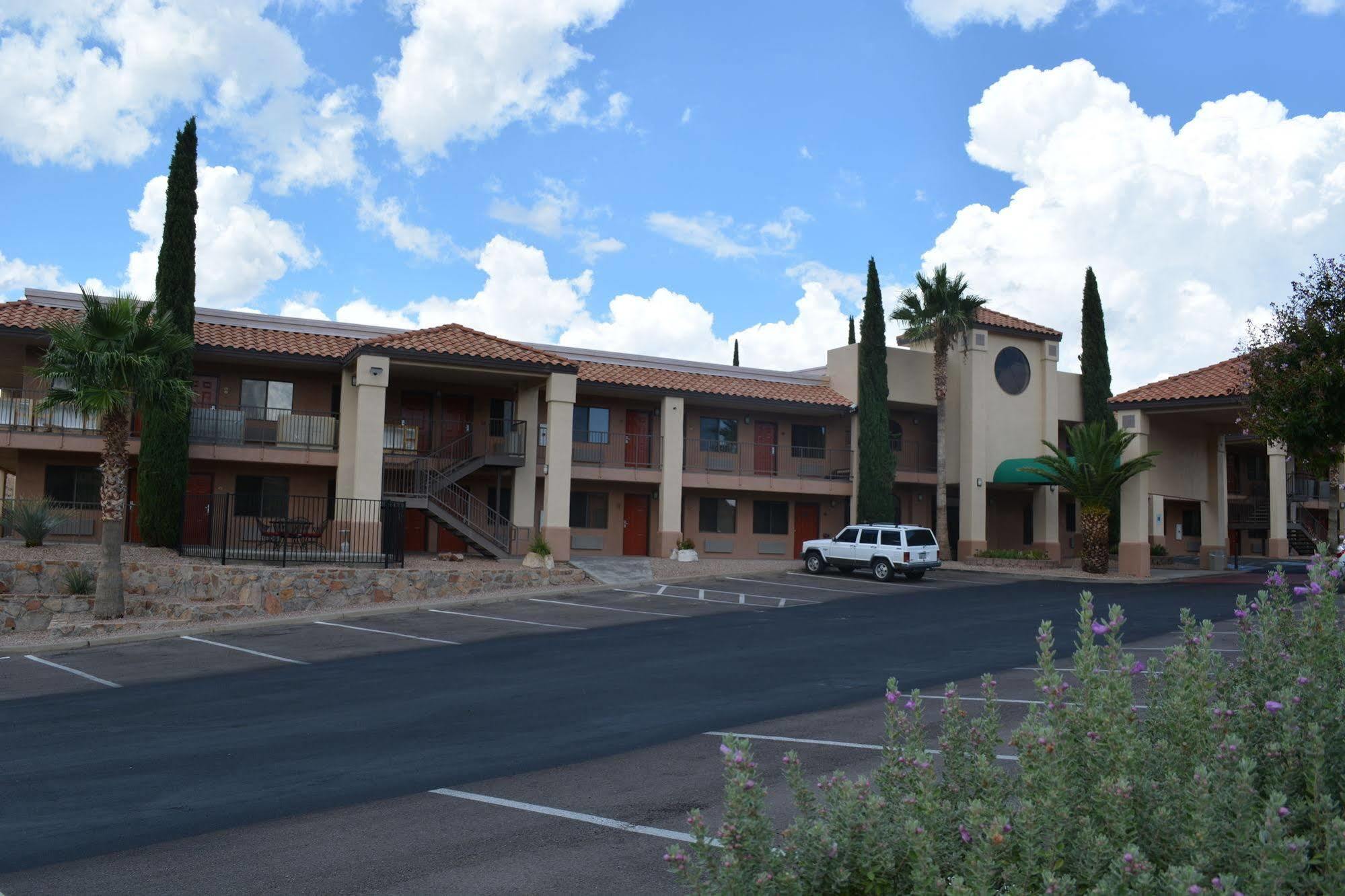Western Copper Hills Hotel