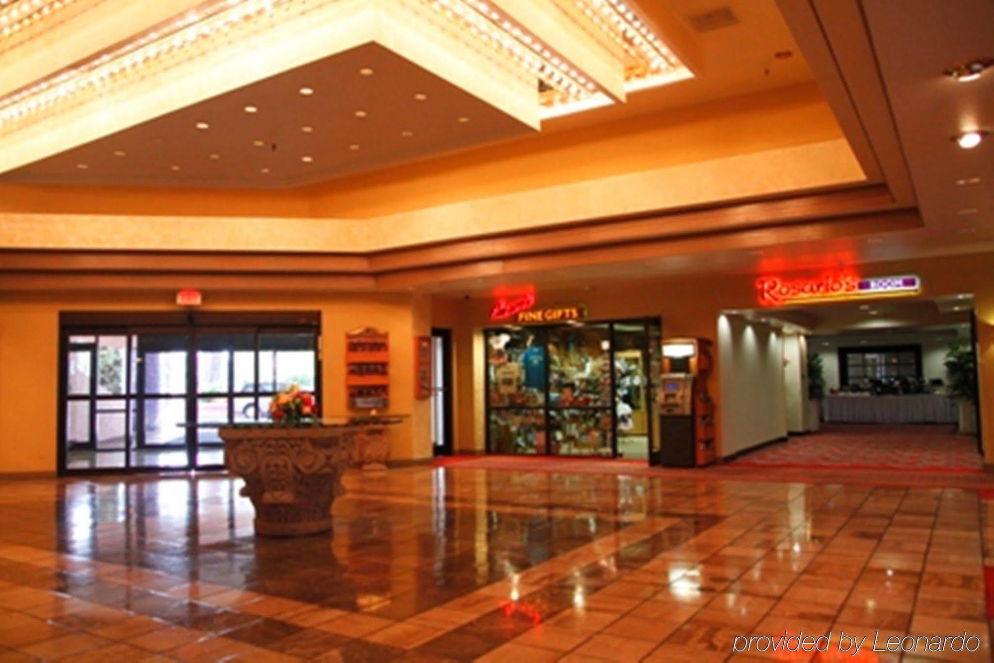 Ramada By Wyndham Viscount East Hotel 3*