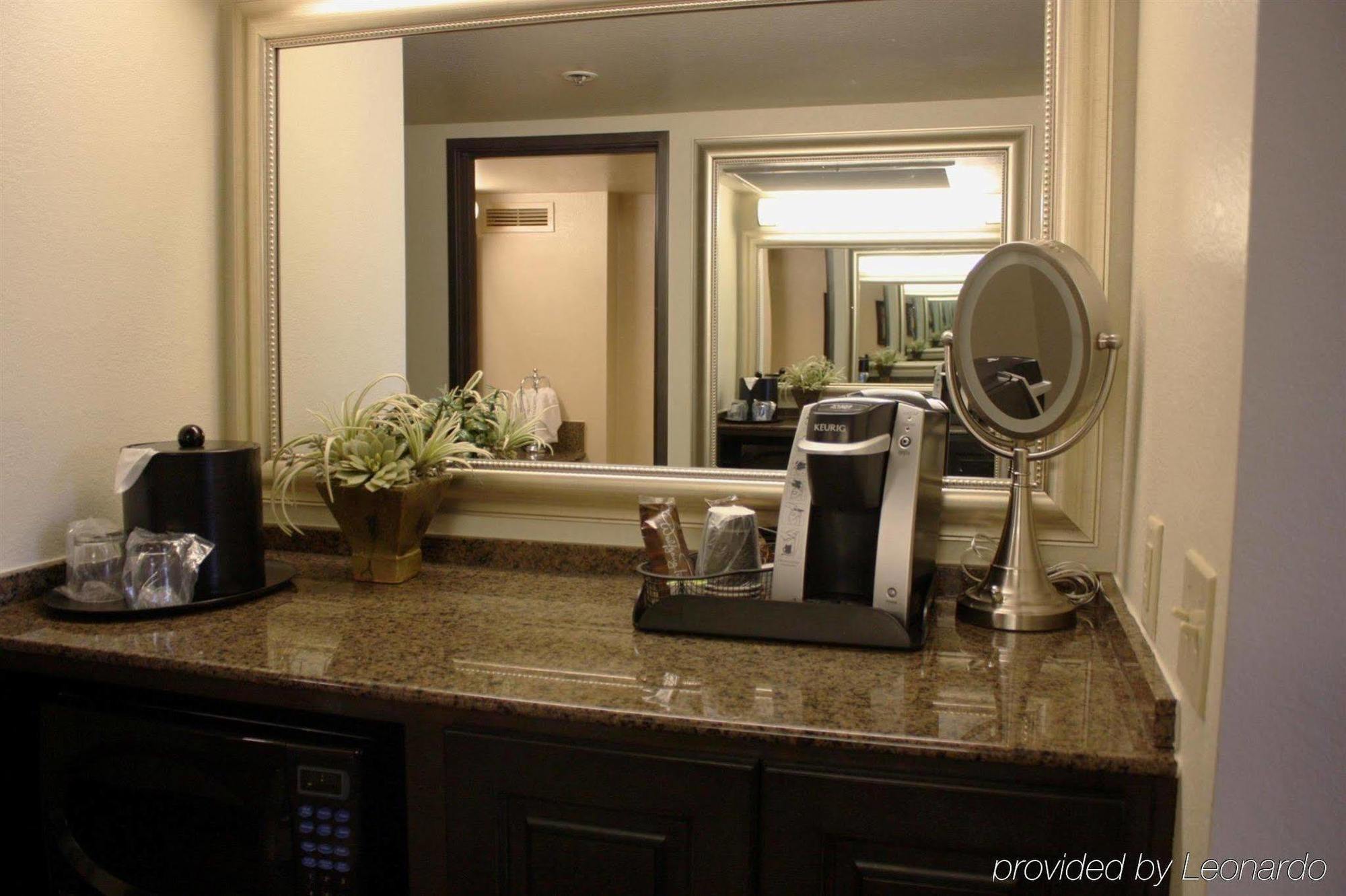 Hotel Ramada By Wyndham Viscount East Tucson