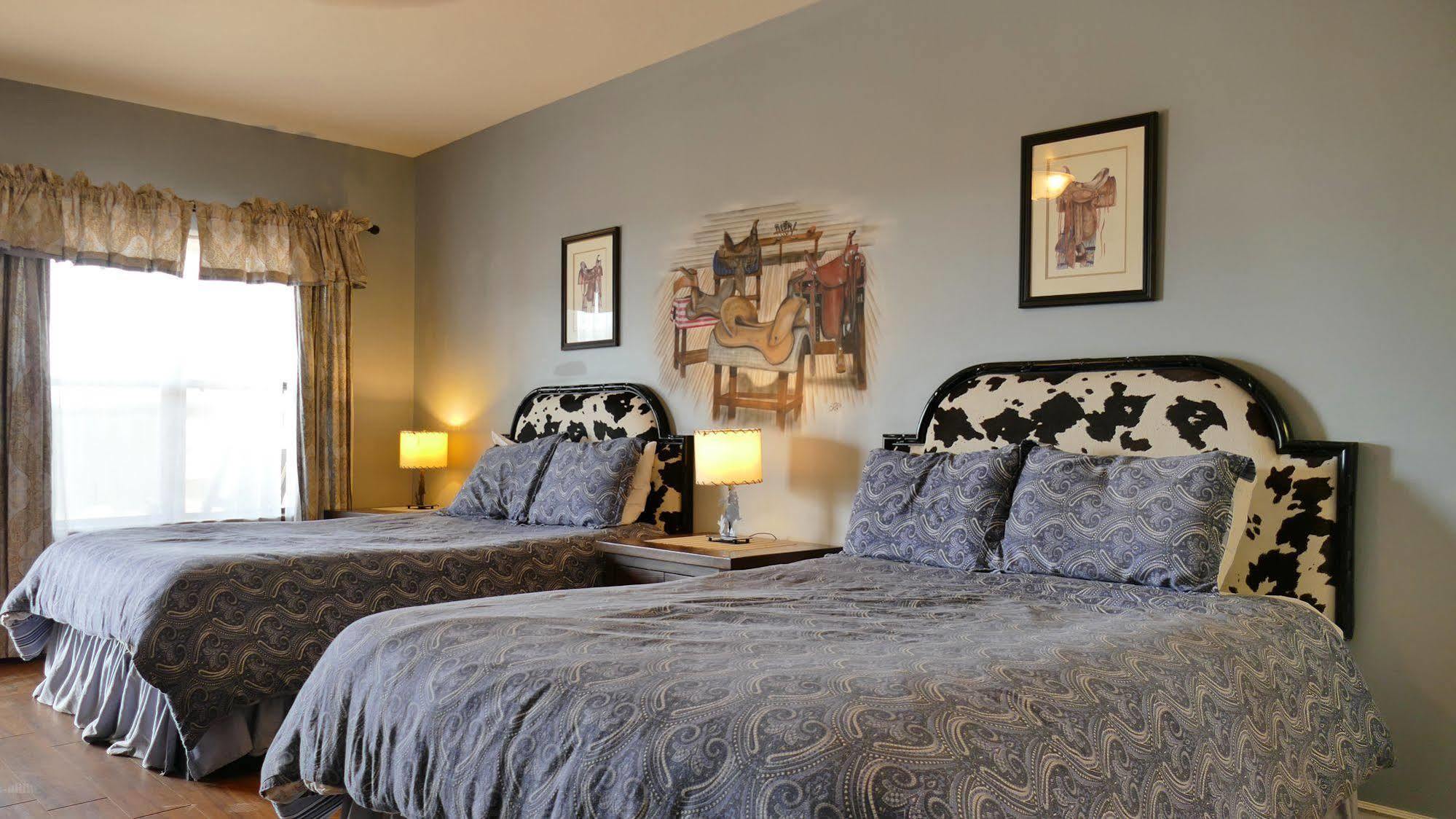 Monument Guest Ranch 4*