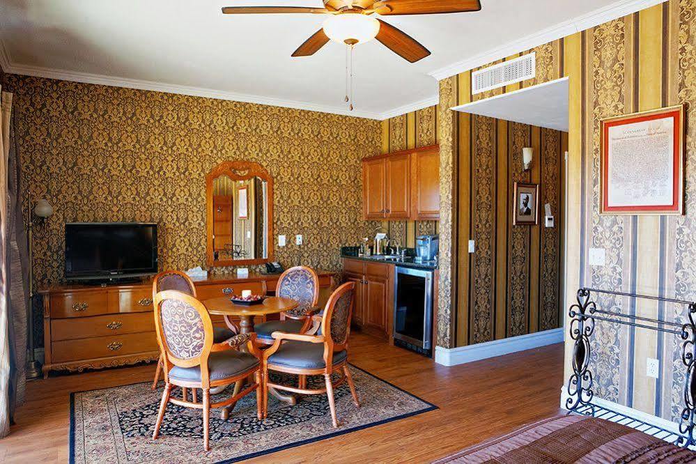 Monument Guest Ranch 4*