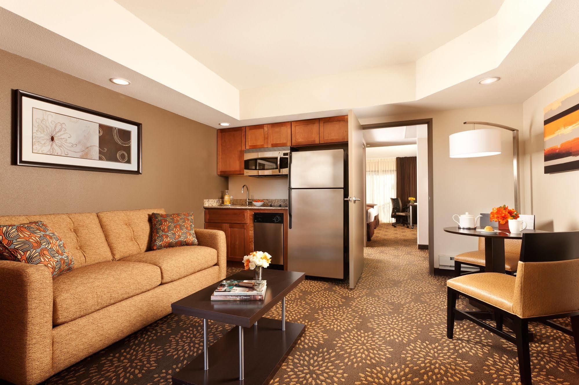 Hotel And Airport North By Ihg 3*