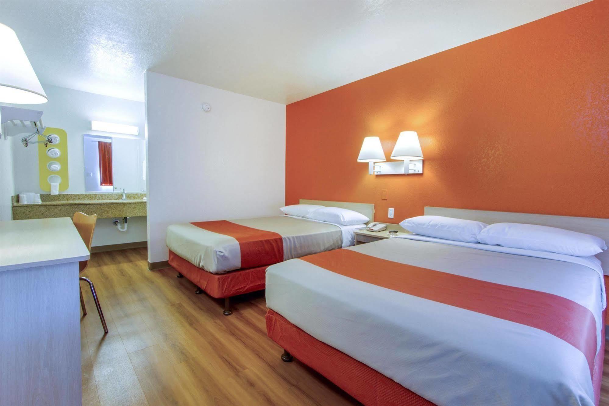Phoenix Inn 2*