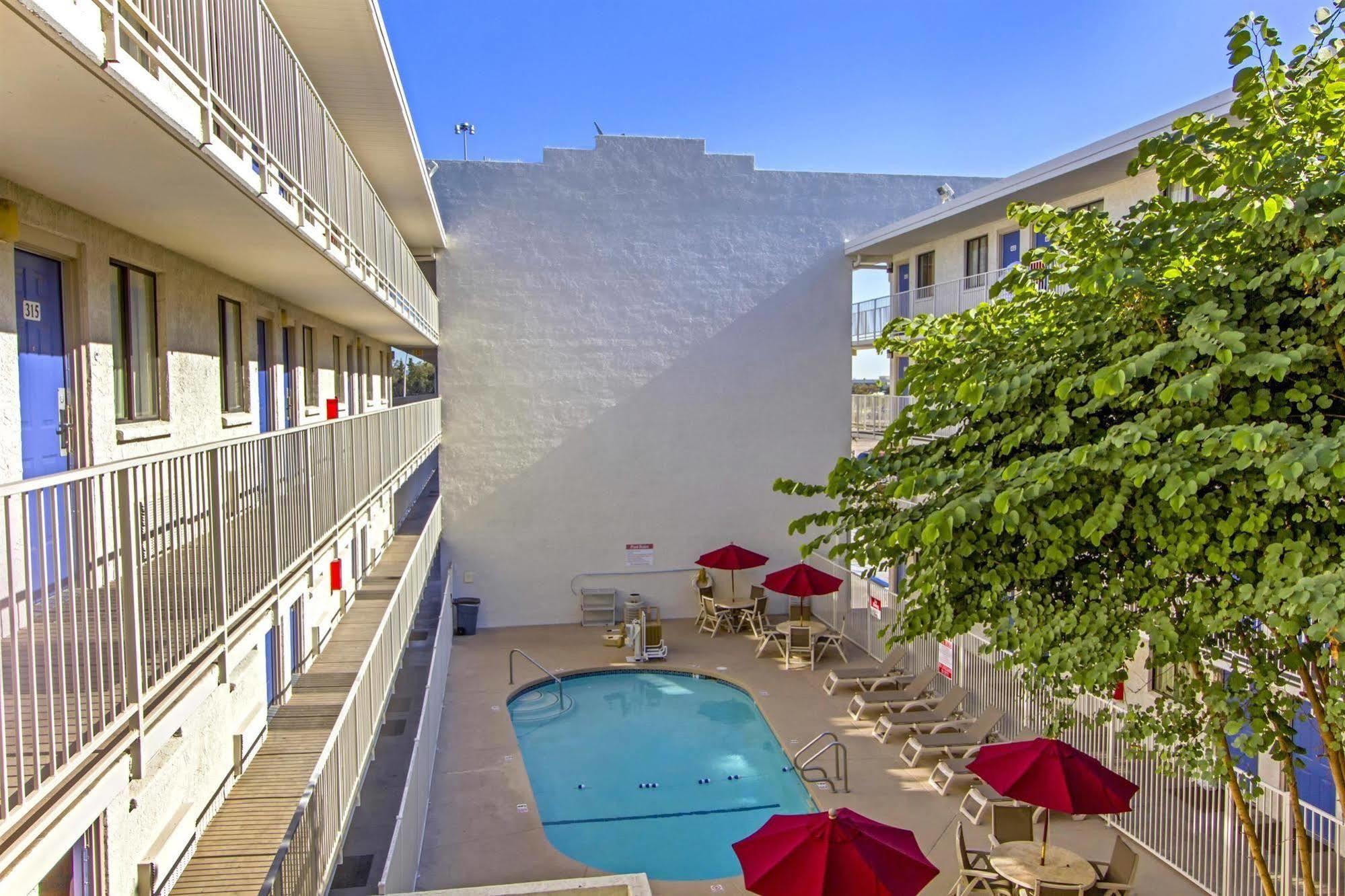 Phoenix Inn Hotel 2*